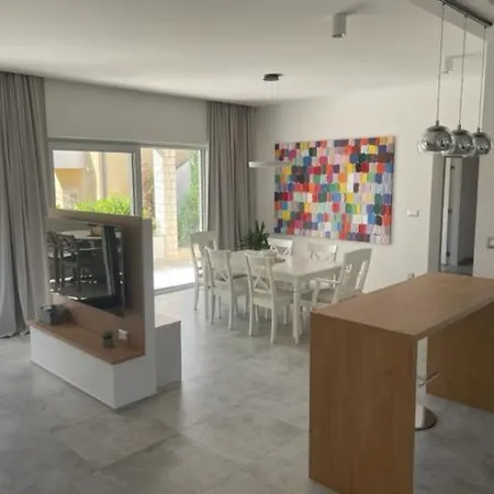 Perla Luxury فوديس